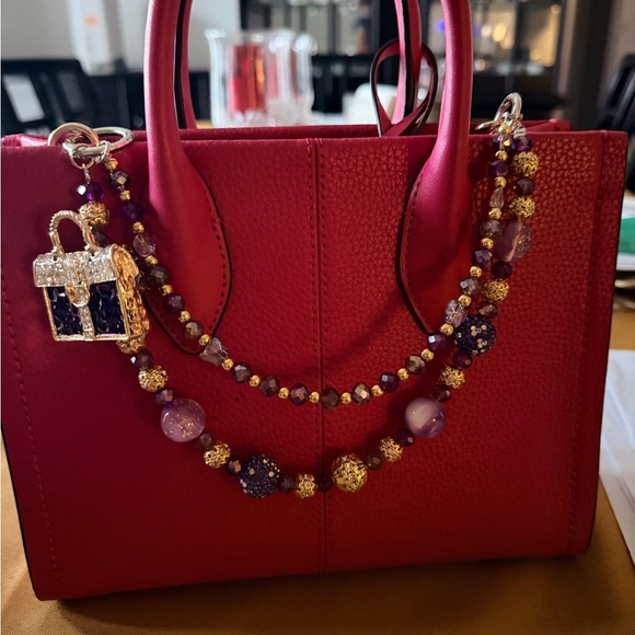 Stop carrying a basic bag. - Picture 3 of 6